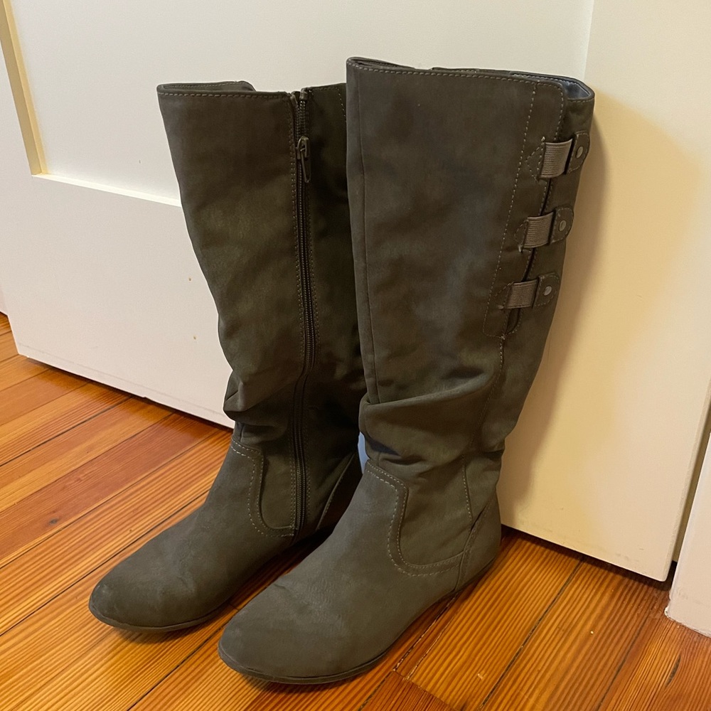 White Mountain Grey Boots